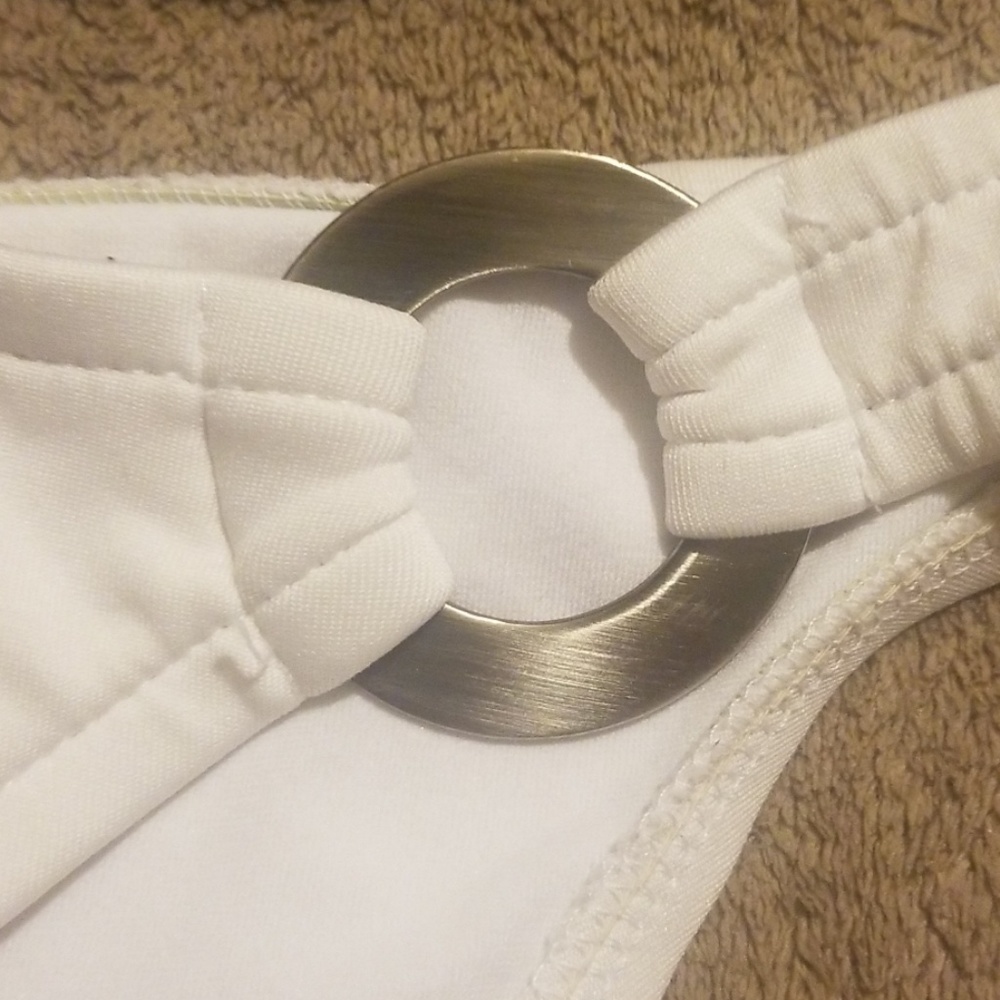 White bikini - Picture 2 of 3